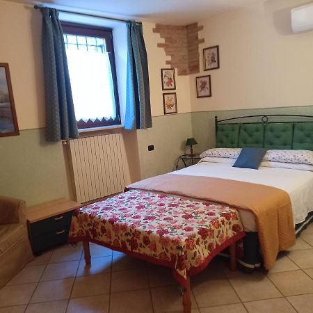 B&B Renzano Bedrooms Salò Εξωτερικό φωτογραφία