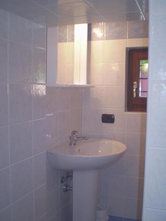 B&B Renzano Bedrooms Salò Δωμάτιο φωτογραφία